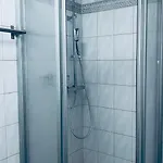1 Bed Sleeps 5 Views アパート