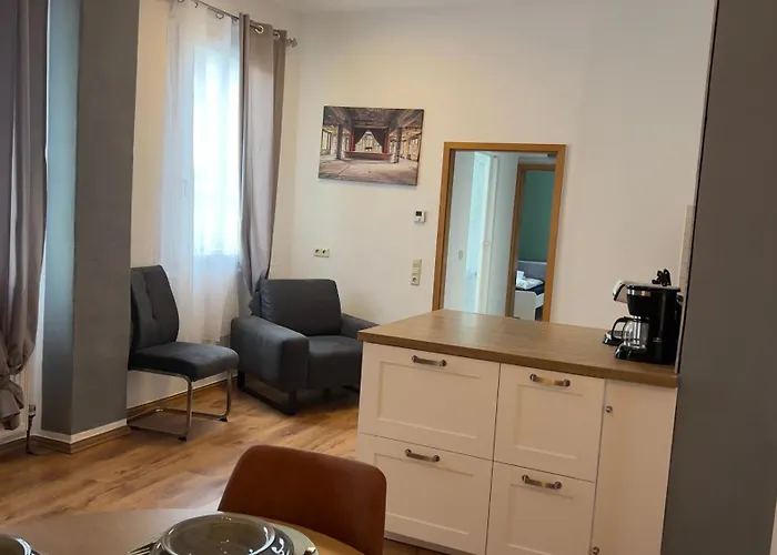 Apartment 1 Bed Sleeps 5 Views *