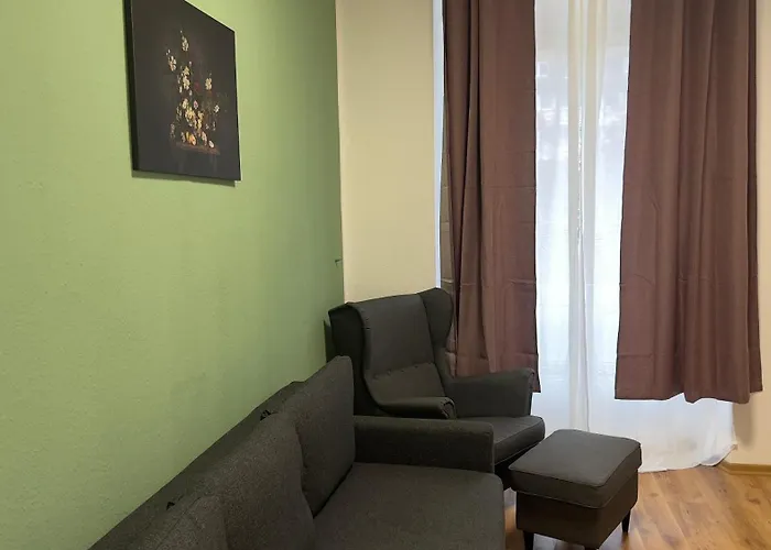 Apartment 1 Bed Sleeps 5 Views