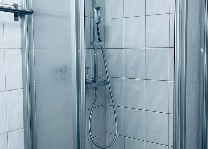 1 Bed Sleeps 5 Views Apartment